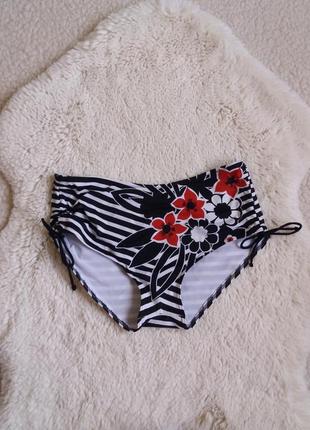Плавки-шортики в полоску с цветами