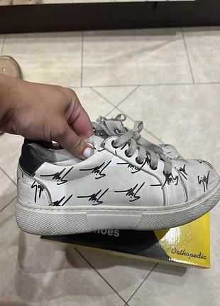 Кроссовки 34 размер-натуральная кожа