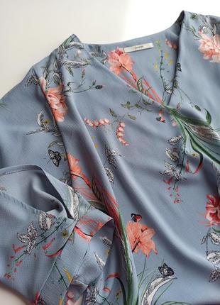 Красивая нежная летняя блуза свободного силуэта в цветочный принт6 фото