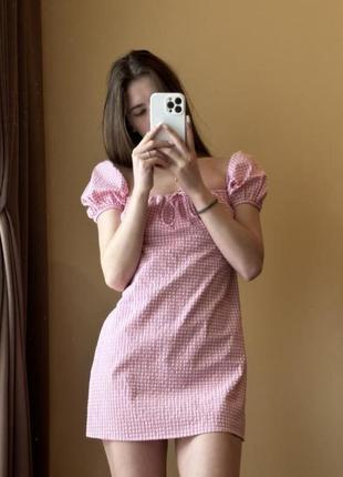 Розовое платье в клетку с открытыми плечами, рукав фонарик от zara6 фото