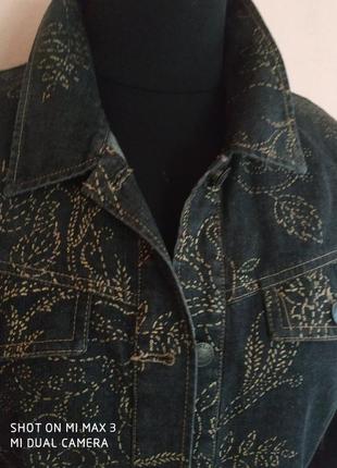 Класснючая джинсовая курточка с золотым напылением2 фото