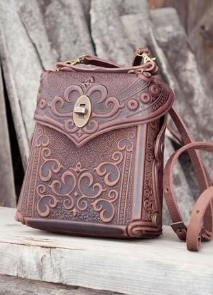 Маленька авторська сумочка-рюкзак з тисненням шкіряна коричнева з орнаментом бохо