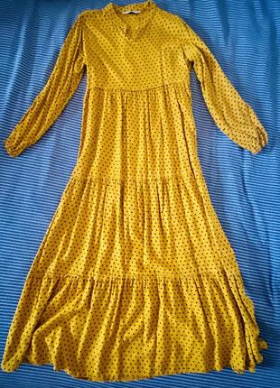 Длинное платье в горошек желтого цвета1 фото