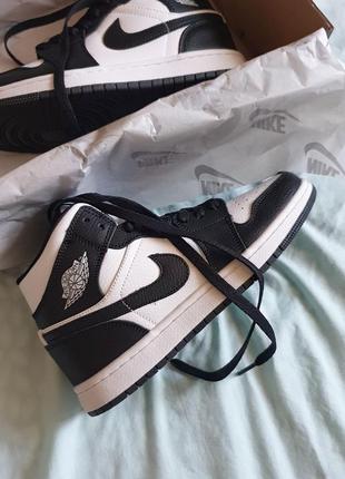 Nike air jordan 1 high  •black white•