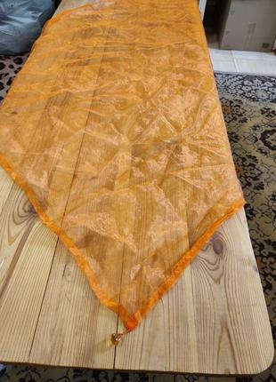 Красивая скатерть из органзы 130*136