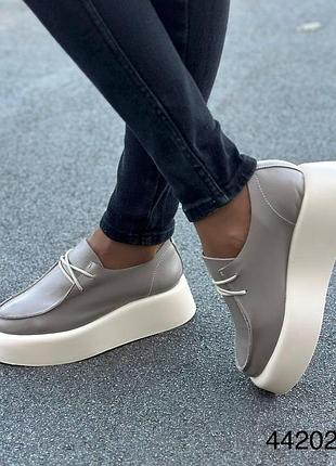 Стильні натуральні жіночі туфлі кольору мокко, жіночі туфлі на шнурівці та завищеній підошві