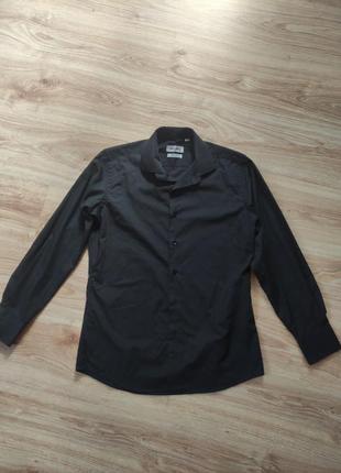 Чорна чоловіча сорочка