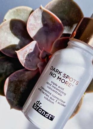 Потрійний кислотний сироватка-концентрат проти плям dr. brandt dark spots no more® triple acid spot minimizing concentrate