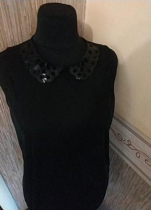Нарядная чёрная блуза с воротничком из паеток