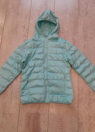 Демисезонна куртка красивого кольору