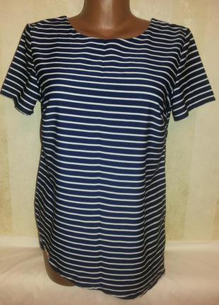 Красивая нарядная футболка