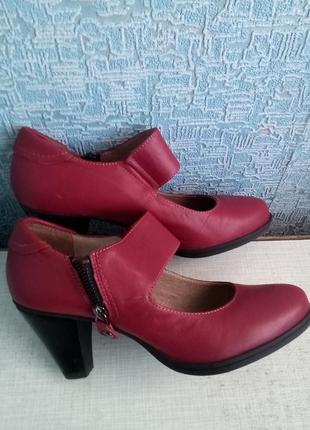 Кожаные женские красные туфли ботильоны staccato.4 фото