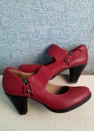 Кожаные женские красные туфли ботильоны staccato.6 фото