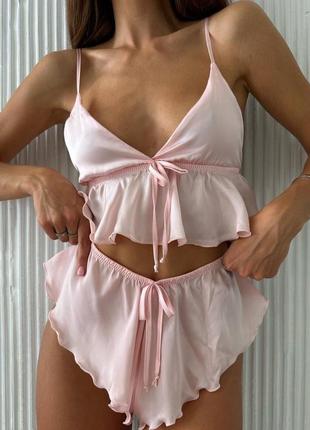 Летняя пижама комплект для сна и дома топ укороченная майка с рюшами короткие шорты костюм черный розовый легкий1 фото