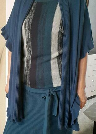 Платье с накидкой