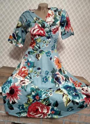 Сукня в квітковий принт міді1 фото