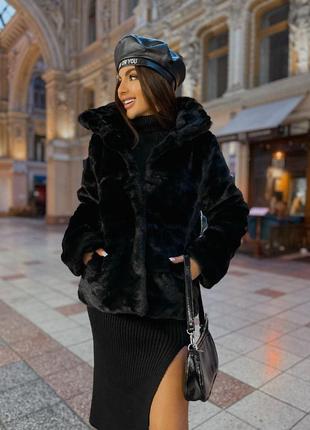 Шуба женская черная однотонная свободного кроя с карманами качественная стильная теплая4 фото