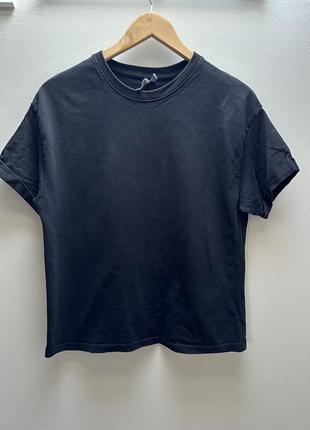 Базовая черная футболка
