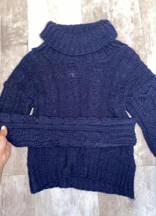 Синий свитер