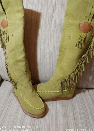 Жіночі чобітки.