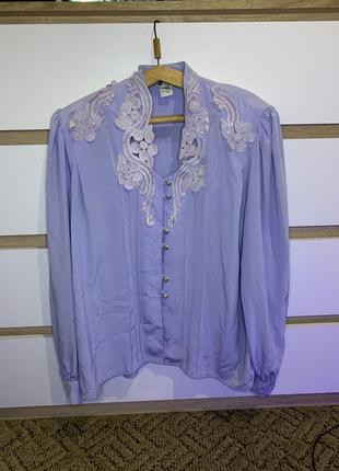 Блузка лавандового цвета