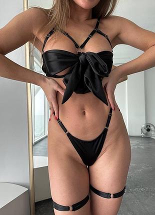 Сексуальний комплект жіночої нижньої білизни з чорним бантом : трусики, ліф, та гартери