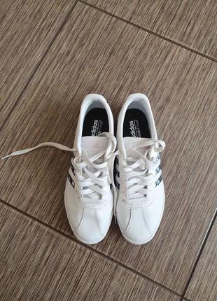 Стильные кожаные, белые кроссовки adidas courtset w db1373, оригинал3 фото