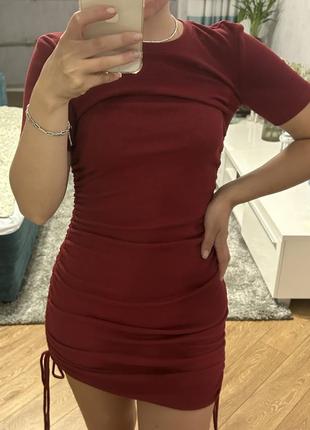 Платье zara в глубоком красном цвете