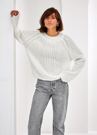 Нежный свитер крупной вязки с шерстью мериноса и мохером белого цвета. модель 2543