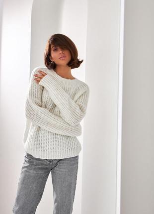 Нежный свитер крупной вязки с шерстью мериноса и мохером белого цвета. модель 25436 фото