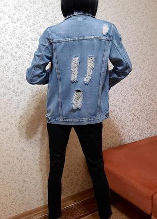 Джинсова куртка forever 21 р. м оверсайз коттон потертості дірки піджак9 фото