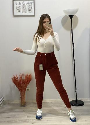 Крутые штаны mom вельветовые denim co