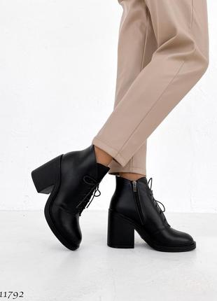 Стильні жіночі шкіряні ботильйони чорного кольору, трендові жіночі чоботи на шнурівці демісезон6 фото