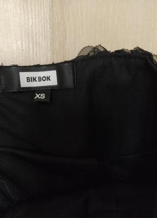 Нарядная юбочка чорного цвета bik bok. в ажурные объемные цветы розы xs3 фото