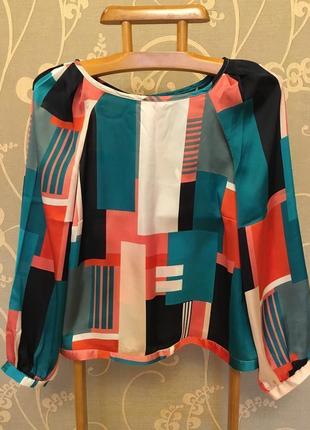 Величезний вибір красивих блуз і сорочок.