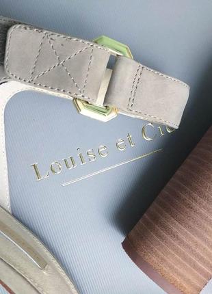 Louise et cie оригинал серо-бежевые кожаные босоножки на широком каблуке6 фото