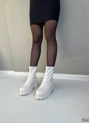 Молочные айвори светло бежевые кожаные демисезонные деми осенние ботинки без шнурков на толстой подошве беж осень2 фото