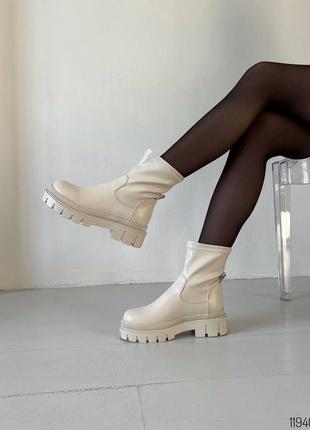 Молочные айвори светло бежевые кожаные демисезонные деми осенние ботинки без шнурков на толстой подошве беж осень8 фото
