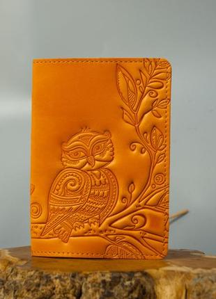 Обложка для паспорта женская кожаная оранжевая с тиснением совы1 фото