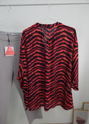 Красива блуза із принтом вільного крою оверсайз із об'ємними рукавами сток нова6 фото