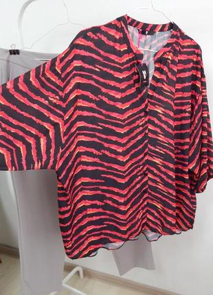 Красива блуза із принтом вільного крою оверсайз із об'ємними рукавами сток нова2 фото