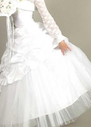 Свадебное платье открытое с кольцами (на фото блуза под платьем)