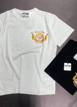 Футболка в стиле moschino