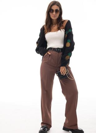 Женские прямые брюки со стрелками и внизу с отворотами кофейные3 фото