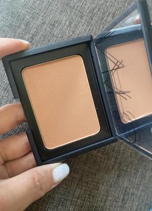 Nars bronzing powder бронзувальна пудра для обличчя irresistiblement.3 фото