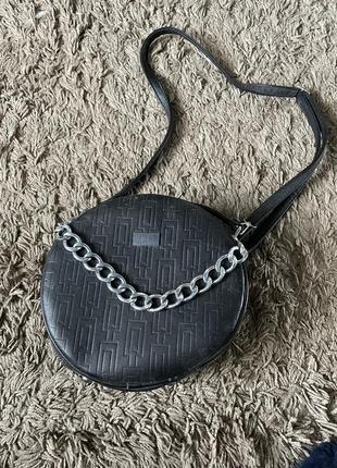 Круглая сумка с цепью