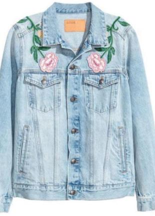 Вышитая джинсовка h&m вышитая джинсовая куртка вышивка пчелы цветы la belle vie4 фото