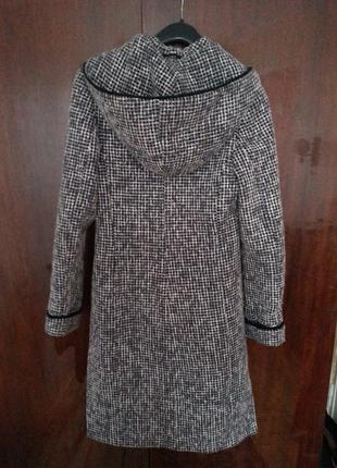 Красивое пальтишко с капюшоном