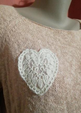 Пудровый свитерок в кружевные сердечки2 фото