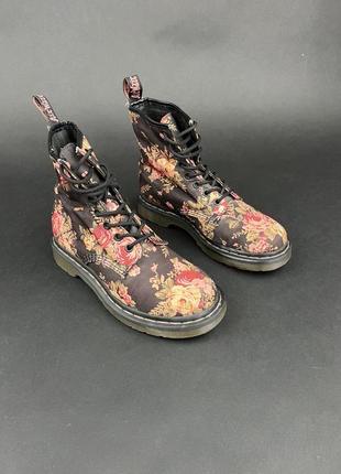 Оригінальні жіночі черевики dr. martens